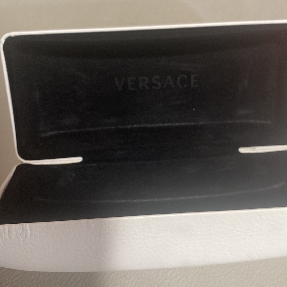 Authentic VERSACE brand new sunglasses with square frame in rhinestones on the V - Picture 10 of 10
